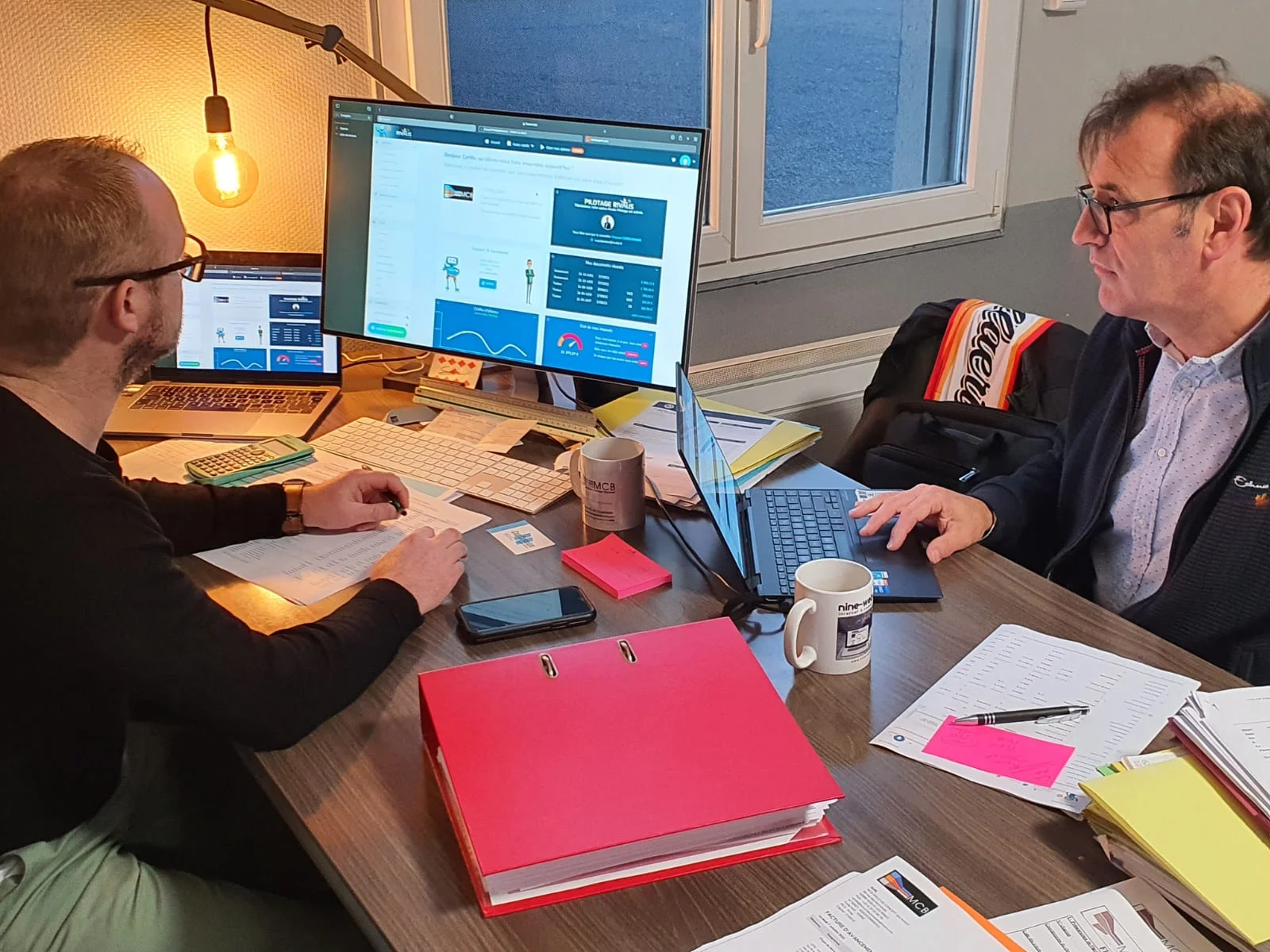 Photo de Vincent Cordonnier pendant un accompagnement avec un professionnel.